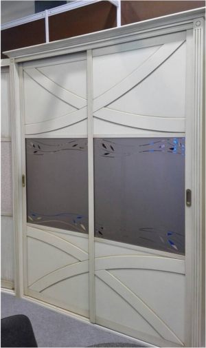 Классический шкаф купе с эксклюзивным декором Тольятти